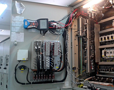 STER PMU device and modem are mounted on a magnetic baseplate and pre-wired, allowing instant attachment to the switchboard.
